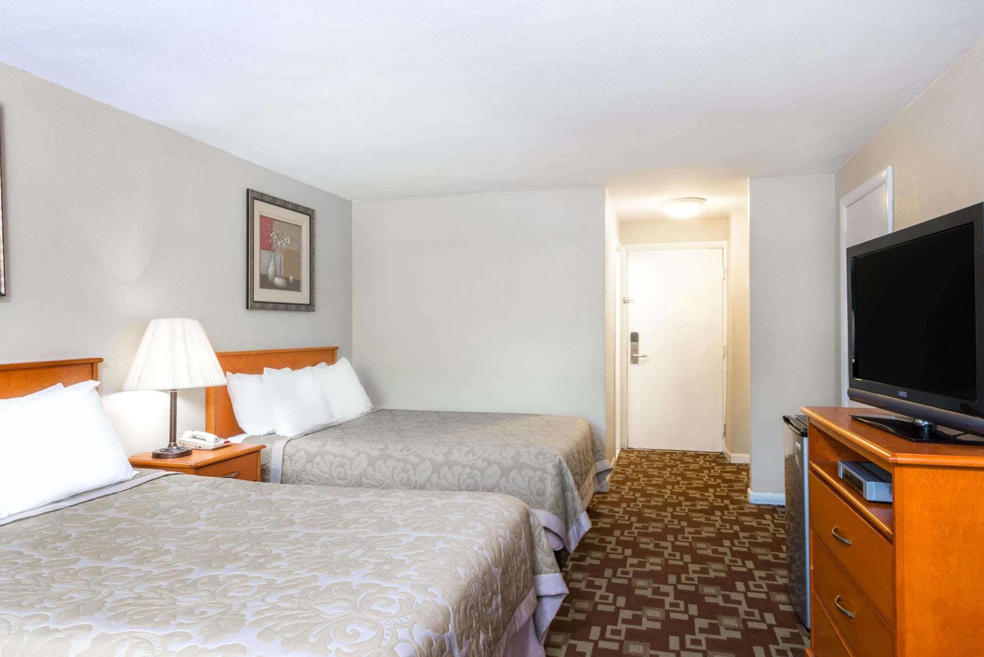 Super 8 By Wyndham Watertown/Cambridge/Boston Area Hotel Luaran gambar