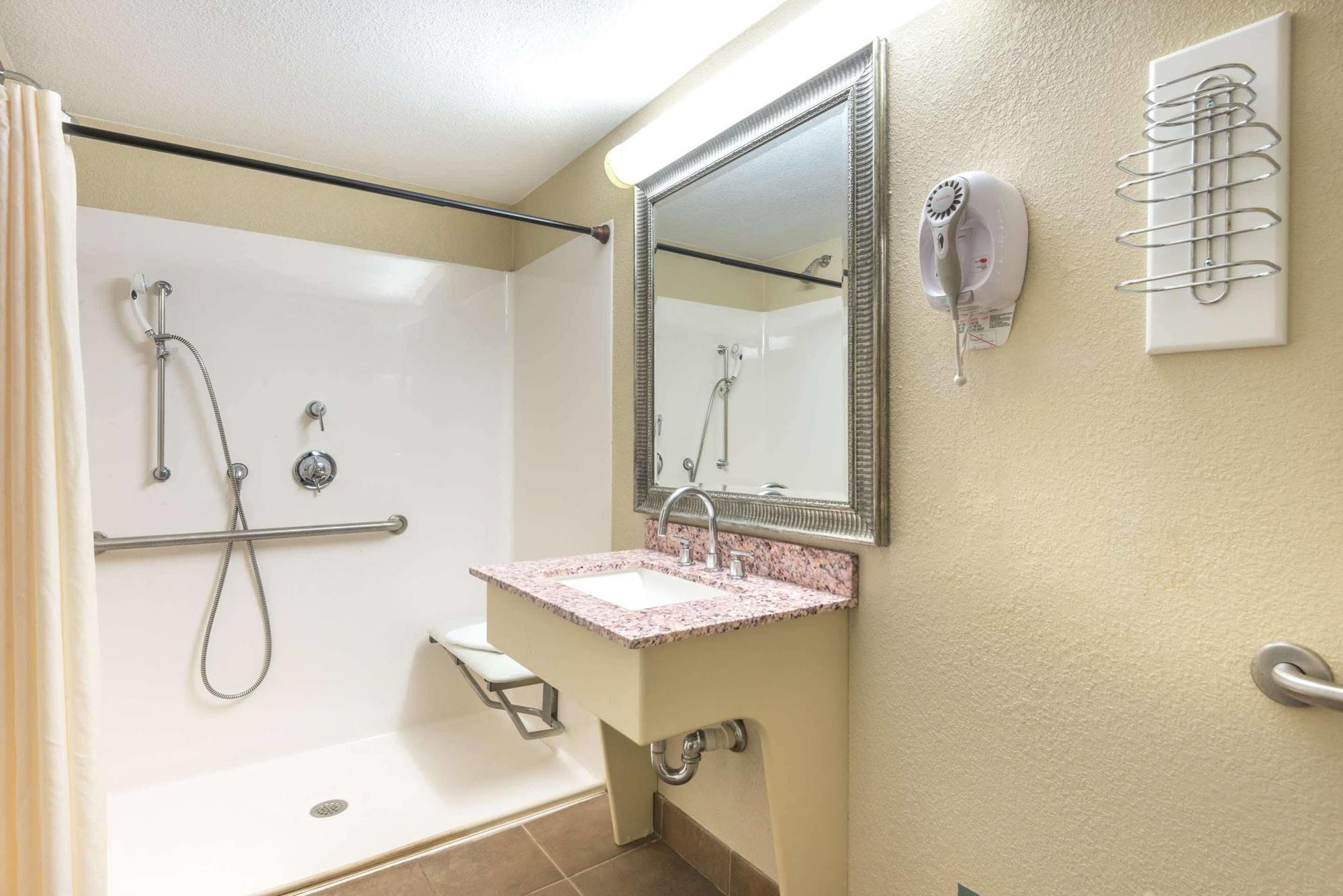 Super 8 By Wyndham Watertown/Cambridge/Boston Area Hotel Luaran gambar