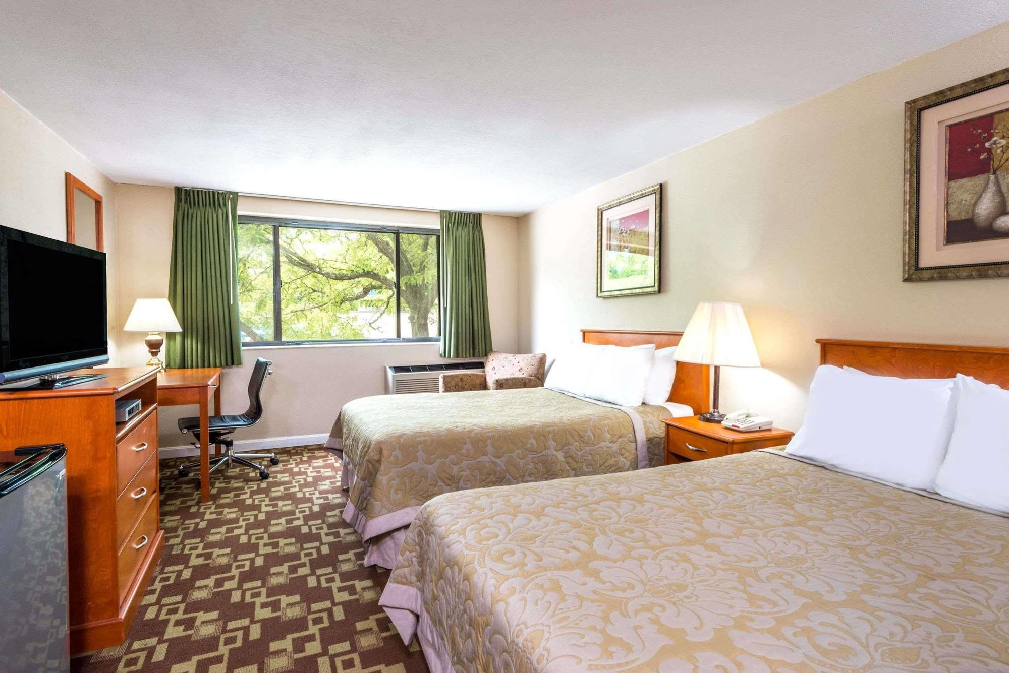 Super 8 By Wyndham Watertown/Cambridge/Boston Area Hotel Luaran gambar
