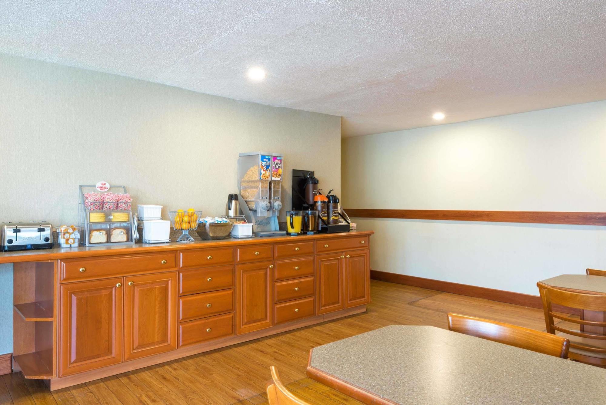 Super 8 By Wyndham Watertown/Cambridge/Boston Area Hotel Luaran gambar